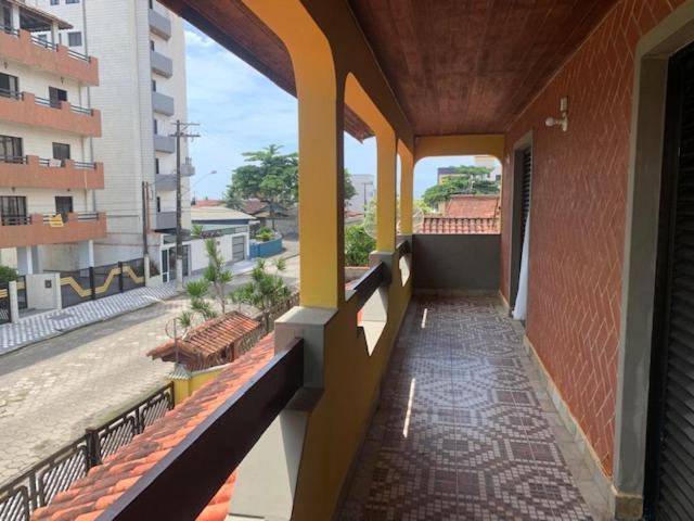 Lindo Sobrado Amarelo -próximo a praia Mongaguá Exterior foto