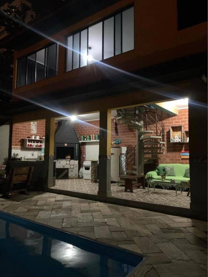 Lindo Sobrado Amarelo -próximo a praia Mongaguá Exterior foto